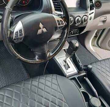 Білий Міцубісі Паджеро Спорт, об'ємом двигуна 2.48 л та пробігом 200 тис. км за 11500 $, фото 40 на Automoto.ua