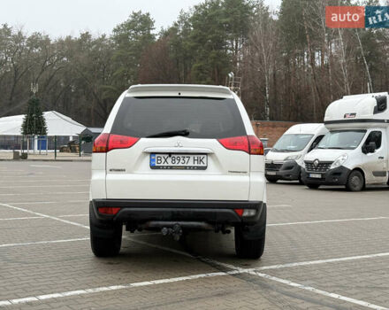 Білий Міцубісі Паджеро Спорт, об'ємом двигуна 2.48 л та пробігом 230 тис. км за 13500 $, фото 5 на Automoto.ua