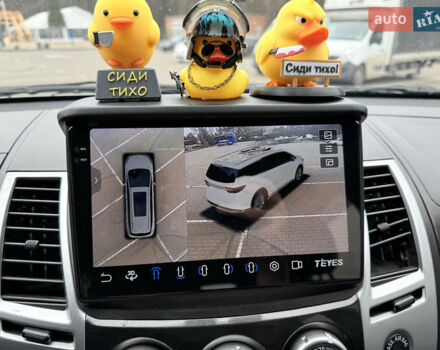 Білий Міцубісі Паджеро Спорт, об'ємом двигуна 2.48 л та пробігом 230 тис. км за 13500 $, фото 34 на Automoto.ua