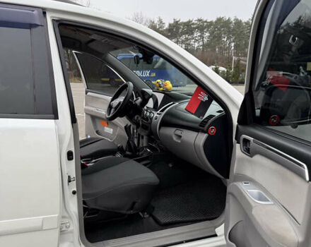 Білий Міцубісі Паджеро Спорт, об'ємом двигуна 2.48 л та пробігом 230 тис. км за 13500 $, фото 8 на Automoto.ua