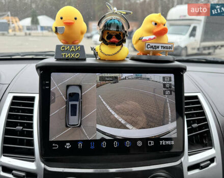 Білий Міцубісі Паджеро Спорт, об'ємом двигуна 2.48 л та пробігом 230 тис. км за 13500 $, фото 30 на Automoto.ua