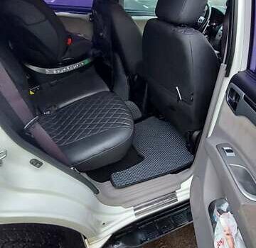 Білий Міцубісі Паджеро Спорт, об'ємом двигуна 2.48 л та пробігом 200 тис. км за 11500 $, фото 19 на Automoto.ua