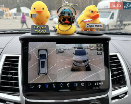 Білий Міцубісі Паджеро Спорт, об'ємом двигуна 2.48 л та пробігом 230 тис. км за 13500 $, фото 32 на Automoto.ua