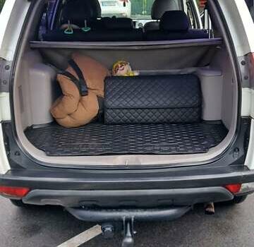 Білий Міцубісі Паджеро Спорт, об'ємом двигуна 2.48 л та пробігом 200 тис. км за 11500 $, фото 16 на Automoto.ua