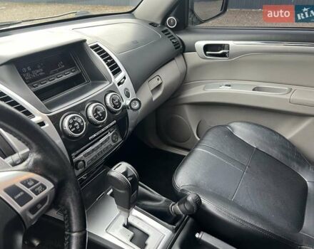 Білий Міцубісі Паджеро Спорт, об'ємом двигуна 2.48 л та пробігом 158 тис. км за 13000 $, фото 9 на Automoto.ua