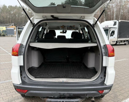 Білий Міцубісі Паджеро Спорт, об'ємом двигуна 2.48 л та пробігом 230 тис. км за 13500 $, фото 10 на Automoto.ua