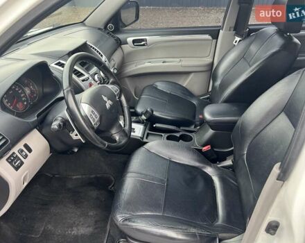 Білий Міцубісі Паджеро Спорт, об'ємом двигуна 2.5 л та пробігом 158 тис. км за 13200 $, фото 6 на Automoto.ua