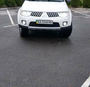 Білий Міцубісі Паджеро Спорт, об'ємом двигуна 2.48 л та пробігом 200 тис. км за 11500 $, фото 13 на Automoto.ua