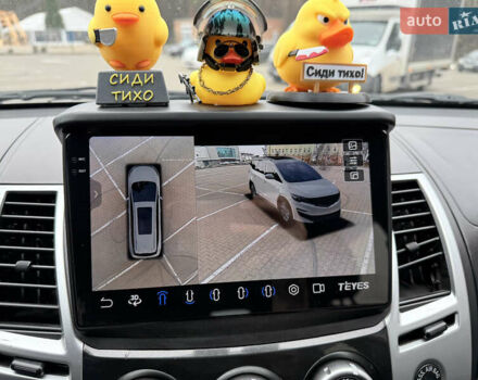 Білий Міцубісі Паджеро Спорт, об'ємом двигуна 2.48 л та пробігом 230 тис. км за 13500 $, фото 35 на Automoto.ua