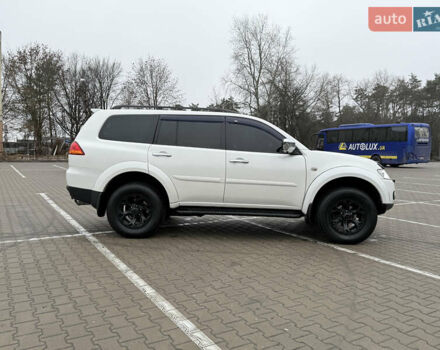 Білий Міцубісі Паджеро Спорт, об'ємом двигуна 2.48 л та пробігом 230 тис. км за 13500 $, фото 3 на Automoto.ua