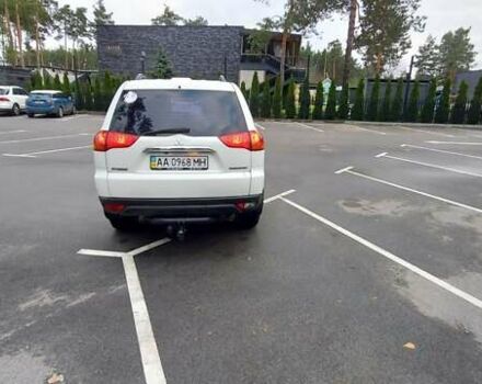 Білий Міцубісі Паджеро Спорт, об'ємом двигуна 2.48 л та пробігом 200 тис. км за 11500 $, фото 10 на Automoto.ua