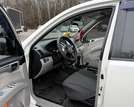 Білий Міцубісі Паджеро Спорт, об'ємом двигуна 2.48 л та пробігом 230 тис. км за 13500 $, фото 9 на Automoto.ua