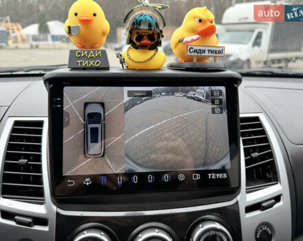 Білий Міцубісі Паджеро Спорт, об'ємом двигуна 2.48 л та пробігом 230 тис. км за 13500 $, фото 29 на Automoto.ua