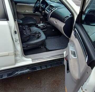 Білий Міцубісі Паджеро Спорт, об'ємом двигуна 2.48 л та пробігом 200 тис. км за 11500 $, фото 17 на Automoto.ua