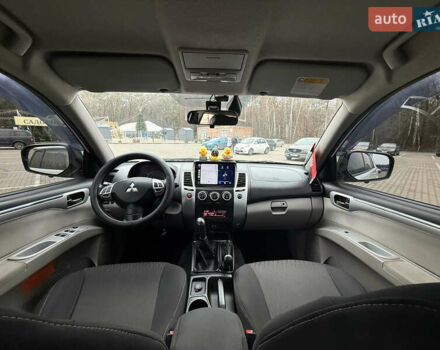 Білий Міцубісі Паджеро Спорт, об'ємом двигуна 2.48 л та пробігом 230 тис. км за 13500 $, фото 45 на Automoto.ua