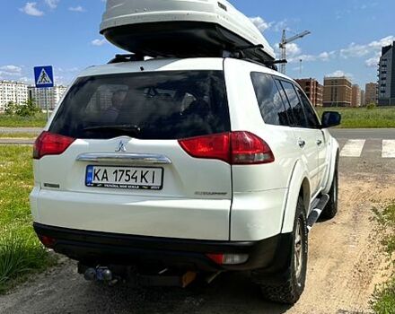 Білий Міцубісі Паджеро Спорт, об'ємом двигуна 2.5 л та пробігом 217 тис. км за 15000 $, фото 3 на Automoto.ua