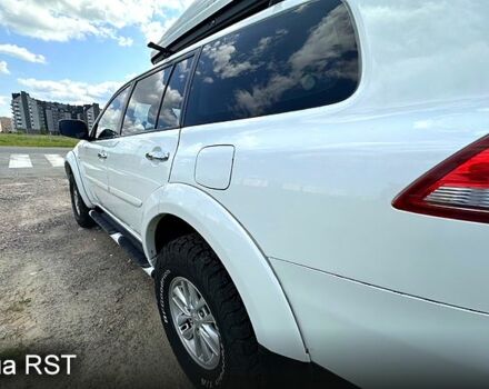 Білий Міцубісі Паджеро Спорт, об'ємом двигуна 2.5 л та пробігом 217 тис. км за 15000 $, фото 4 на Automoto.ua