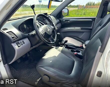 Білий Міцубісі Паджеро Спорт, об'ємом двигуна 2.5 л та пробігом 217 тис. км за 15000 $, фото 7 на Automoto.ua