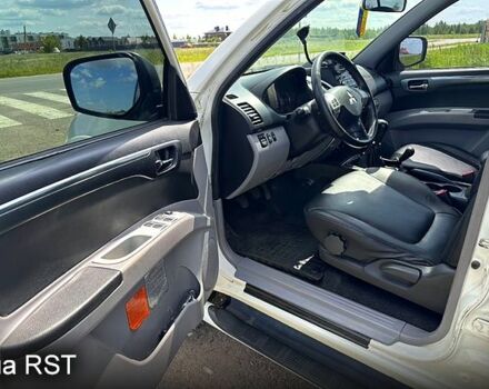 Білий Міцубісі Паджеро Спорт, об'ємом двигуна 2.5 л та пробігом 217 тис. км за 15000 $, фото 8 на Automoto.ua