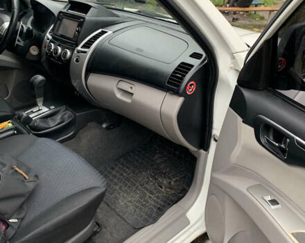 Білий Міцубісі Паджеро Спорт, об'ємом двигуна 2.48 л та пробігом 256 тис. км за 12600 $, фото 10 на Automoto.ua