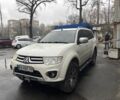 Белый Мицубиси Паджеро Спорт, объемом двигателя 2.5 л и пробегом 240 тыс. км за 8500 $, фото 2 на Automoto.ua