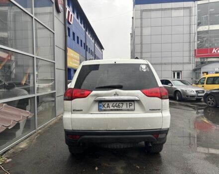 Белый Мицубиси Паджеро Спорт, объемом двигателя 2.5 л и пробегом 240 тыс. км за 8500 $, фото 5 на Automoto.ua
