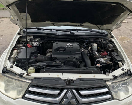 Білий Міцубісі Паджеро Спорт, об'ємом двигуна 2.48 л та пробігом 256 тис. км за 12600 $, фото 12 на Automoto.ua