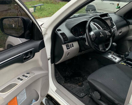 Білий Міцубісі Паджеро Спорт, об'ємом двигуна 2.48 л та пробігом 256 тис. км за 12600 $, фото 6 на Automoto.ua