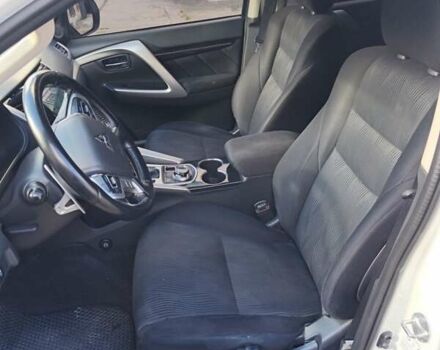 Міцубісі Паджеро Спорт 2016 у Києві на Automoto.ua Білий Міцубісі Паджеро Спорт, об'ємом двигуна 2.44 л та пробігом 220 тис. км за 19900 $, фото 14 на Automoto.ua