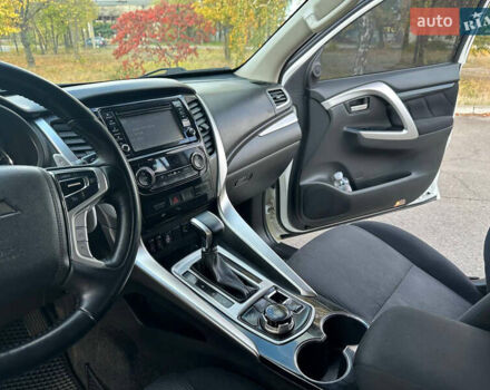 Білий Міцубісі Паджеро Спорт, об'ємом двигуна 2.44 л та пробігом 176 тис. км за 19900 $, фото 14 на Automoto.ua