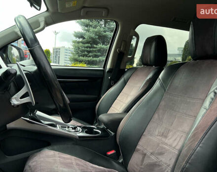 Мицубиси Паджеро Спорт 2017 в Львове на Automoto.ua Белый Мицубиси Паджеро Спорт, объемом двигателя 2.44 л и пробегом 190 тыс. км за 25500 $, фото 8 на Automoto.ua