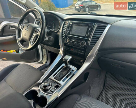 Білий Міцубісі Паджеро Спорт, об'ємом двигуна 2.44 л та пробігом 176 тис. км за 19900 $, фото 24 на Automoto.ua