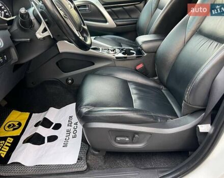 Білий Міцубісі Паджеро Спорт, об'ємом двигуна 2.44 л та пробігом 206 тис. км за 22000 $, фото 11 на Automoto.ua