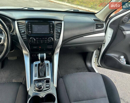 Білий Міцубісі Паджеро Спорт, об'ємом двигуна 2.44 л та пробігом 176 тис. км за 19900 $, фото 28 на Automoto.ua