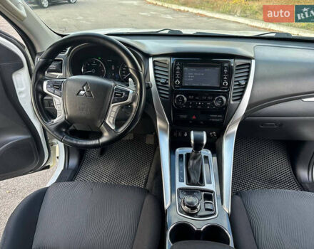 Білий Міцубісі Паджеро Спорт, об'ємом двигуна 2.44 л та пробігом 176 тис. км за 19900 $, фото 26 на Automoto.ua