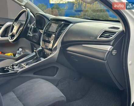 Білий Міцубісі Паджеро Спорт, об'ємом двигуна 2.44 л та пробігом 176 тис. км за 19900 $, фото 22 на Automoto.ua