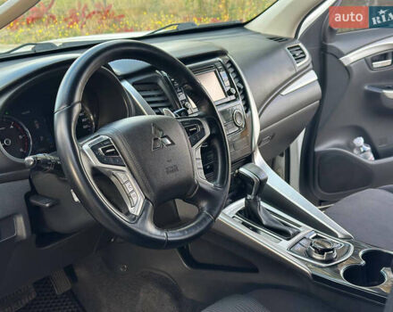 Білий Міцубісі Паджеро Спорт, об'ємом двигуна 2.44 л та пробігом 176 тис. км за 19900 $, фото 12 на Automoto.ua