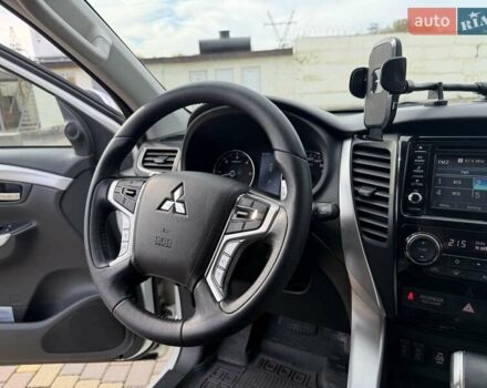 Білий Міцубісі Паджеро Спорт, об'ємом двигуна 2.44 л та пробігом 72 тис. км за 23900 $, фото 34 на Automoto.ua