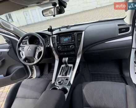 Білий Міцубісі Паджеро Спорт, об'ємом двигуна 2.44 л та пробігом 72 тис. км за 23900 $, фото 35 на Automoto.ua