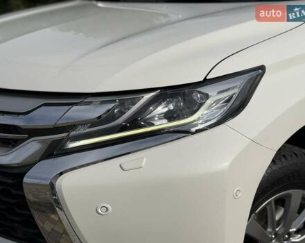 Білий Міцубісі Паджеро Спорт, об'ємом двигуна 2.44 л та пробігом 72 тис. км за 23900 $, фото 5 на Automoto.ua