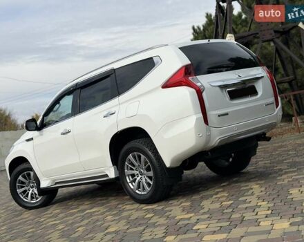 Білий Міцубісі Паджеро Спорт, об'ємом двигуна 2.44 л та пробігом 72 тис. км за 23900 $, фото 12 на Automoto.ua