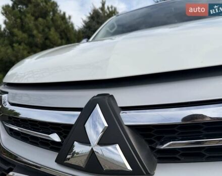 Білий Міцубісі Паджеро Спорт, об'ємом двигуна 2.44 л та пробігом 72 тис. км за 23900 $, фото 18 на Automoto.ua