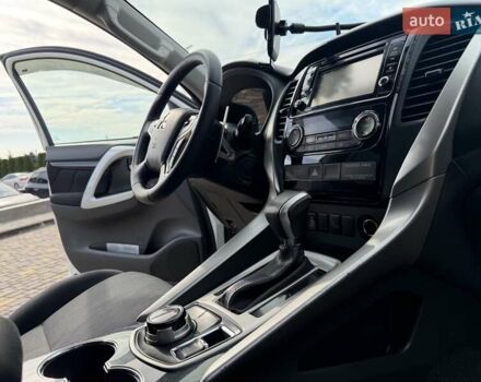 Білий Міцубісі Паджеро Спорт, об'ємом двигуна 2.44 л та пробігом 72 тис. км за 23900 $, фото 29 на Automoto.ua