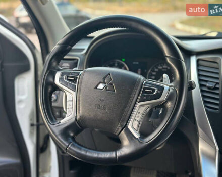 Білий Міцубісі Паджеро Спорт, об'ємом двигуна 2.44 л та пробігом 176 тис. км за 19900 $, фото 30 на Automoto.ua