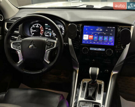 Білий Міцубісі Паджеро Спорт, об'ємом двигуна 2.44 л та пробігом 168 тис. км за 28999 $, фото 10 на Automoto.ua