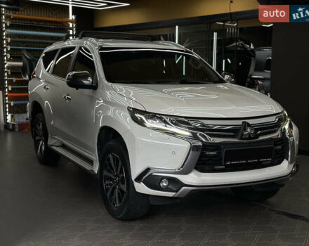 Білий Міцубісі Паджеро Спорт, об'ємом двигуна 2.44 л та пробігом 168 тис. км за 28999 $, фото 4 на Automoto.ua