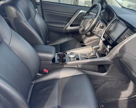 Белый Мицубиси Паджеро Спорт, объемом двигателя 2.44 л и пробегом 21 тыс. км за 32000 $, фото 7 на Automoto.ua