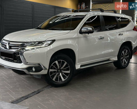 Білий Міцубісі Паджеро Спорт, об'ємом двигуна 2.44 л та пробігом 168 тис. км за 28999 $, фото 2 на Automoto.ua