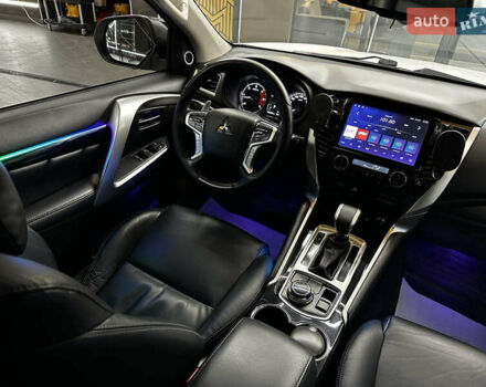 Білий Міцубісі Паджеро Спорт, об'ємом двигуна 2.44 л та пробігом 168 тис. км за 28999 $, фото 8 на Automoto.ua