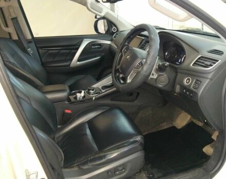 Білий Міцубісі Паджеро Спорт, об'ємом двигуна 2.4 л та пробігом 160 тис. км за 17000 $, фото 12 на Automoto.ua